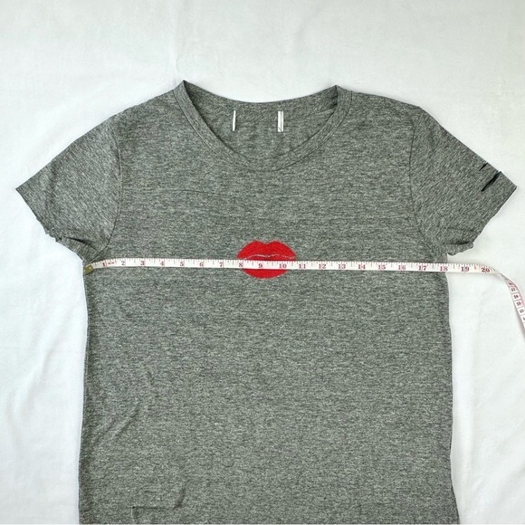 WILDFOX Embroidered Kiss Tee in Heather Gray Size Small (NWOT - no label) - Picture 6 of 9